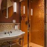 Hotel apartamentowy La Boheme Montmartre - & De Luxe Au Sacre Coeur Paryż