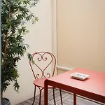 Hotel apartamentowy La Boheme Montmartre - & De Luxe Au Sacre Coeur Paryż